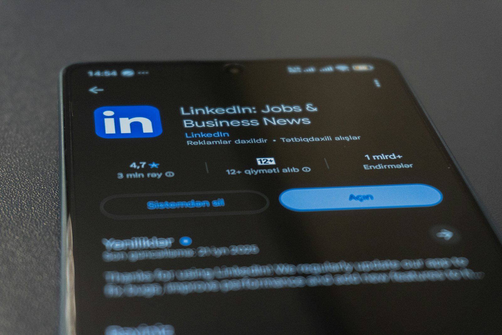 LinkedIn ads vs organic LinkedIn: what each one is actually for in a B2B funnel