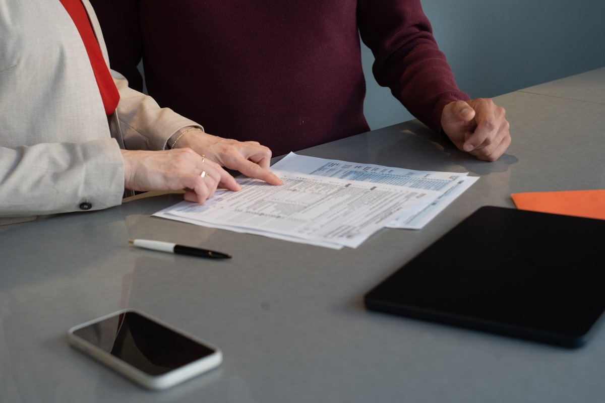 The sales-marketing SLA that keeps an ABM program honest week to week