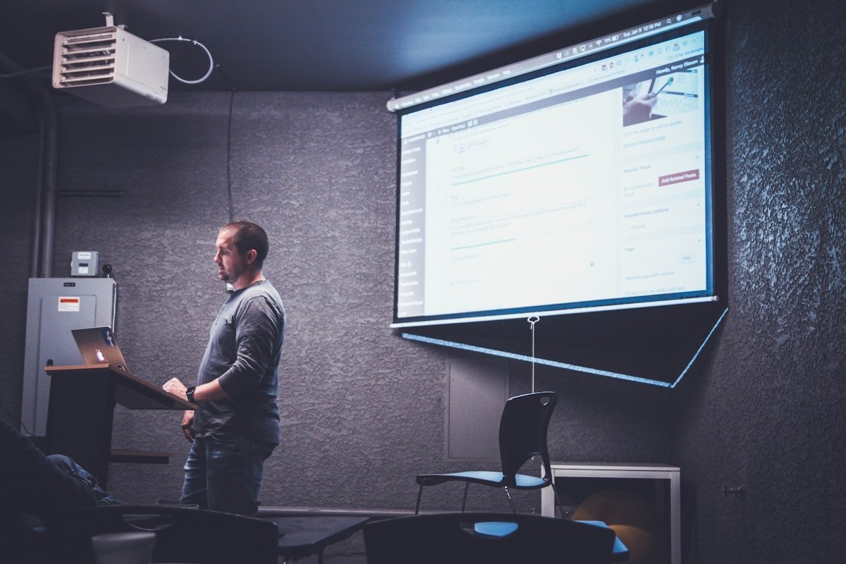 The webinar mistake that kills attendance: promoting the event, not the topic
