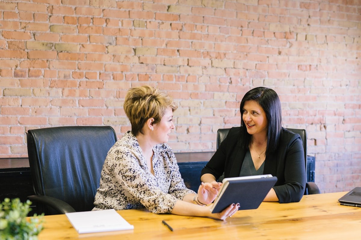 What lead score actually triggers a sales handoff inside a nurture sequence